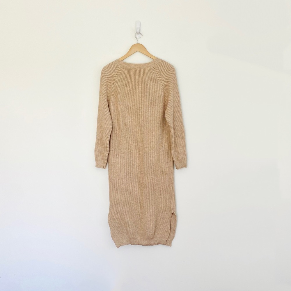 Buru Sadie Knit V-Neck Midi Dress - Picture 9 of 9
